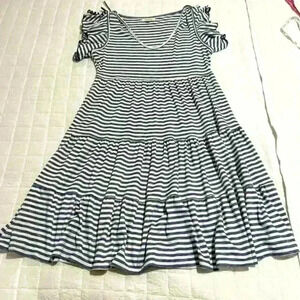 Max Studio Women's‎ Jersey Ruffle Sleeve Tiered Short Dress. Size Med